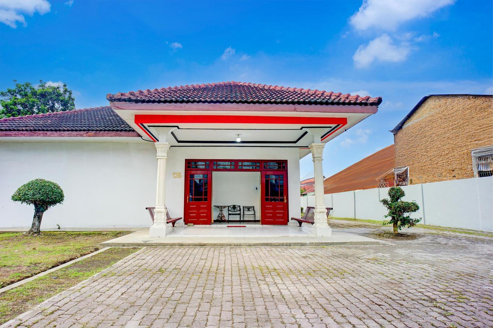 Hotel O Krakatau Near Universitas Muhammadiya Sumatra Utara Umsu メダン エクステリア 写真