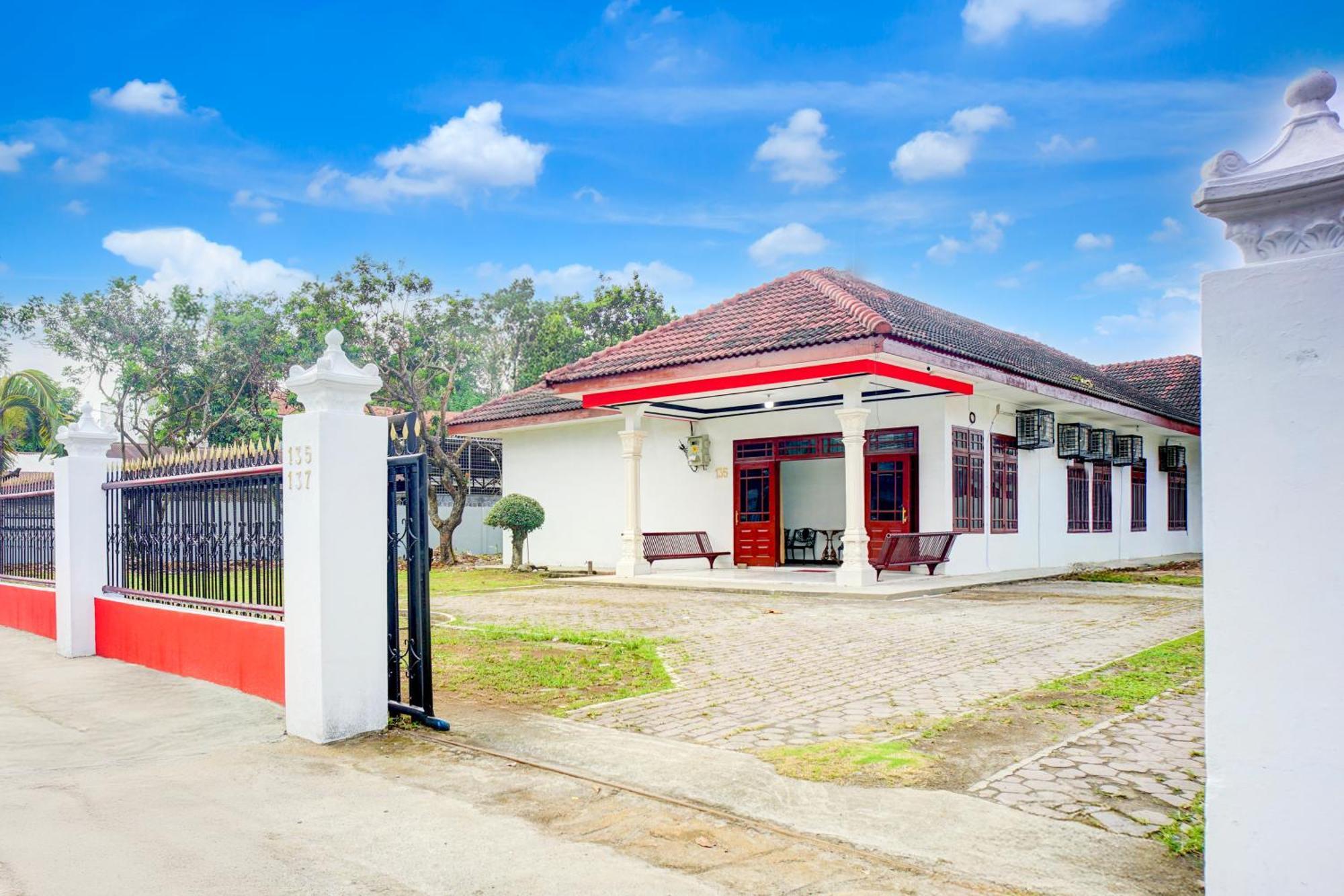 Hotel O Krakatau Near Universitas Muhammadiya Sumatra Utara Umsu メダン エクステリア 写真